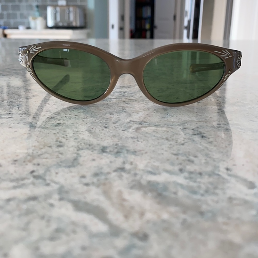 Vintage cat eye sunglasses